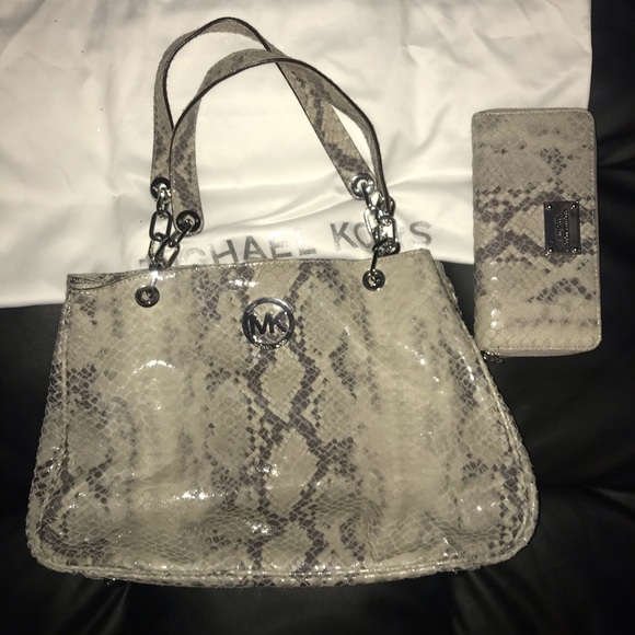 SOLD! Michael Kors Viper 👜 & Viper Wallet - Picture 2 of 6